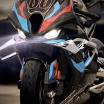 2023 BMW M 1000 RR – coolast framför McDonalds