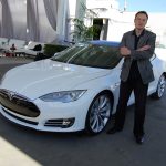 Elon Musk säljer aktier i Tesla för att rädda Twitter