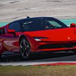 Ferraris SF90 Stradale sätter nytt rekord med The Stig på Top Gears testbana