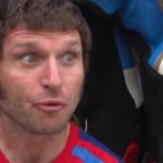 VIDEO: Se Guy Martin krascha och klara sig på Isle of Man TT