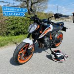 KTM 890 DUKE R – En knivskarp maskin i kurvorna