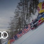 Mattias Ekström kör uppför störtloppsbacken i Kitzbühel