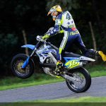MotoGP förarna kör med Supermoto-teknik