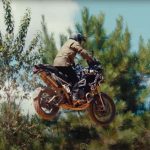 Ricky Carmichael testar den nya Triumph Tiger 1200 prototypen