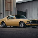 Robert Downey JR kör en specialbyggd Ford Mustang Boss 302