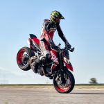 Snygg Ducati Hypermotard 950 RVE på väg