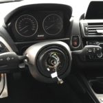 Tjuvar plockar rattar ur BMW-bilar